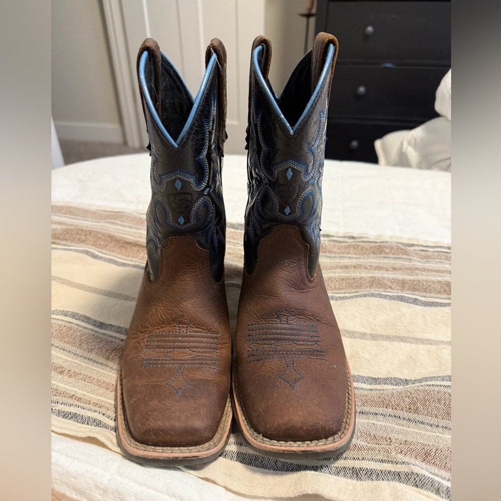 Ariat Tomestone Brown, blue, and black Western Boots